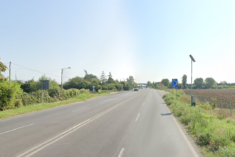 Tragedia nella notte sulla via Emilia: motociclista muore dopo una caduta per evitare un tasso