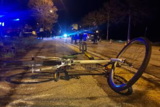 Morì sulla ciclabile dopo lo scontro tra due auto: assolto il 56enne imputato