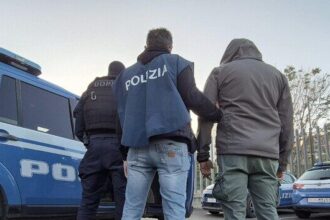 Cronaca. Rimini, colpo in farmacia e fuga alle Befane: incastrati dallo scontrino del “kit da rapina”