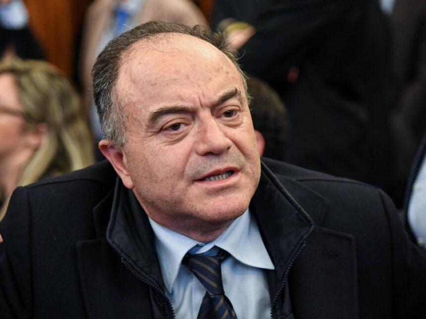 Napoli, Gratteri minaccia Il Foglio: “Dopo il referendum faremo i conti”. Bufera bipartisan nella campagna referendaria e allarme libertà di stampa