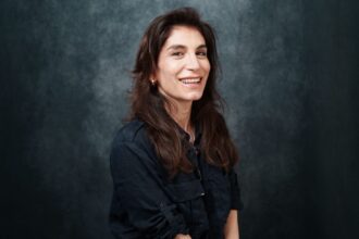 Coriano, il patriarcato finisce sotto accusa con ironia: Paola Michelini al CorTe con “Introversa”