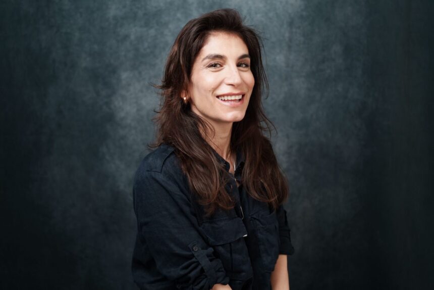 Coriano, il patriarcato finisce sotto accusa con ironia: Paola Michelini al CorTe con “Introversa”