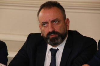 Affare bulgaro, l’opposizione critica  il mancato coinvolgimento del Consiglio