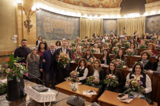 Imparare le migliori tecniche della composizione floreale, con grandi maestri, tra cui la sammarinese Mara Verbena, e solo “Fiori italiani” sotto l’egida del MASAF