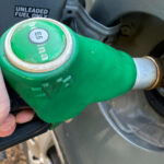 Benzina, San Marino torna a essere un’oasi per i transfrontalieri: ecco quanto si risparmia sul pieno