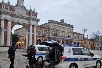 Cronaca, Santarcangelo. Controlli mirati di giorno e di notte nei luoghi frequentati dai giovani per la Polizia Locale dell’Unione, supportata da un gruppo di Rimini con unità cinofila