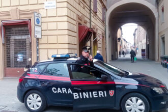 Cronaca. Imola, rapina in profumeria e fuga in stazione: arrestato 23enne tunisino