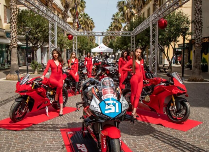 Motori e bellezza si incontrano al Miss Grand Prix 2026