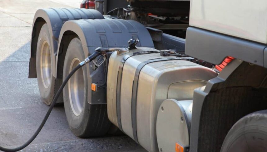 Cronaca. Trieste, fila di camion verso la Slovenia per fare rifornimento: prezzo del gasolio circa mezzo euro in meno rispetto all’Italia