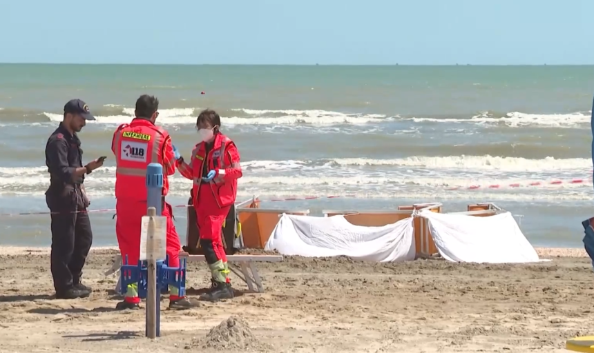 Cronaca. Cervia, turista uccisa da una ruspa in spiaggia: al via il processo, parti civili sia il vedovo che il Comune