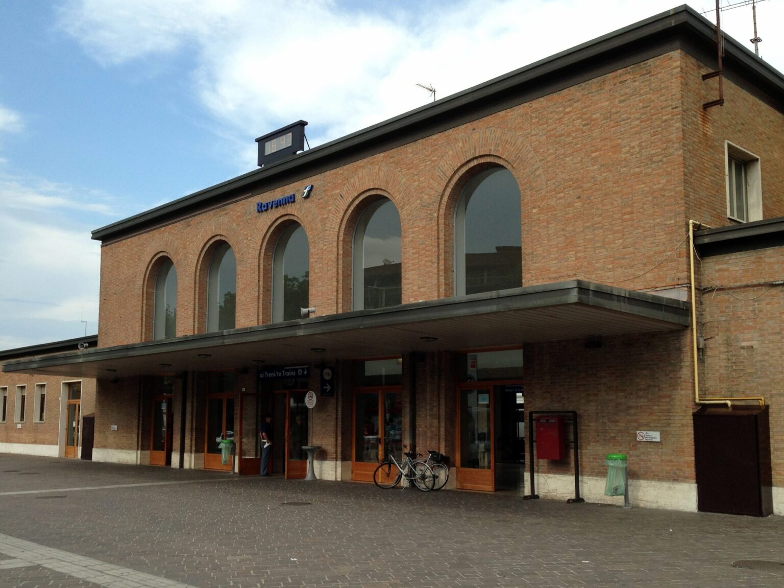Sicurezza a Ravenna: stazione mobile dei Carabinieri alla stazione ferroviaria, il vicesindaco Fusignani: “Passo importante, pronti a rafforzare il presidio con la Polizia Locale”