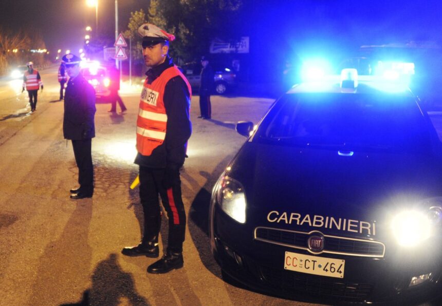 Cronaca. Riccione, folle fuga all’alba: si schianta contro un’auto in sosta e fornisce false generalità, arrestato 21enne
