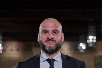 San Marino. Segretario Canti in aula contro l’opposizione (soprattutto RF): “Avete rifiutato i documenti sul Caso bulgaro che volevo consegnarvi” … di Marco Severini