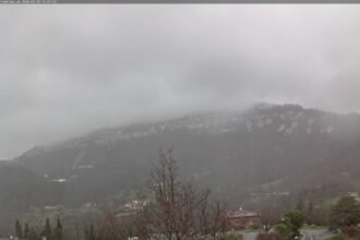 San Marino. Meteo: risveglio invernale con fiocchi di neve in mattinata sul Titano. Da giovedì torna il bel tempo ma farà ancora freddo al mattino
