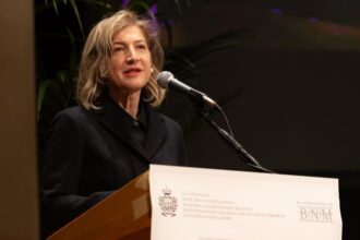 San Marino – Video fake fatto con l’AI della presidente di BCSM che invita a fare investimenti. Tutto falso, scatta la denuncia