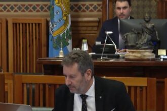 Debito pubblico, nuove modifiche a pochi mesi dalla legge. Opposizione: “Stato senza difese” e “nave alla deriva” nel mirino dell’opposizione