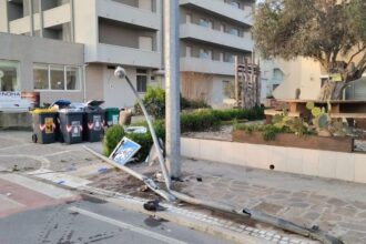 Riccione, fugge dopo aver abbattuto palo e telecamera: rintracciato dopo 10 giorni