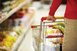 La morsa dell’inflazione si fa più dura: per le famiglie sammarinesi il carrello della spesa diventa sempre più pesante, con rincari fino al 15%