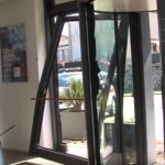 San Marino – Anziché frenare accelera e sfonda la vetrata della banca