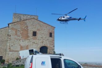 Verucchio, intervento in elicottero per il ripristino della scalinata alla Rocca del Sasso
