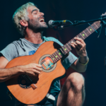 Matu Mati, il chitarrista di Manu Chao, inaugura la rassegna “Scanzonati” di Cesena
