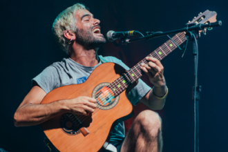 Matu Mati, il chitarrista di Manu Chao, inaugura la rassegna “Scanzonati” di Cesena