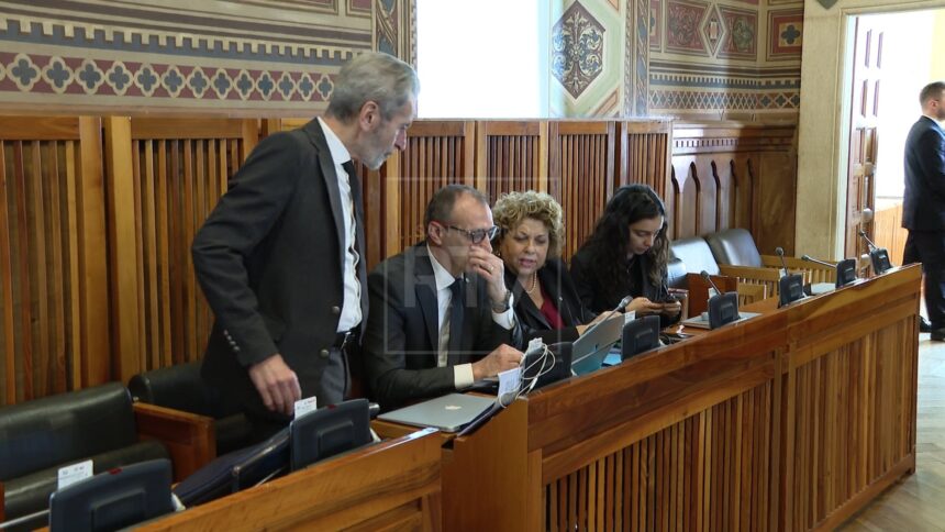 Bonus bebè da 1.000 euro, scontro sui decreti