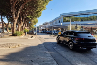 Riccione, lavori di bonifica in viale Emilia: oggi chiusa la corsia monte-mare