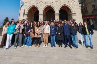 San Marino, il mito di Atlante incanta gli studenti Erasmus: delegazione di Graz in visita sul Titano