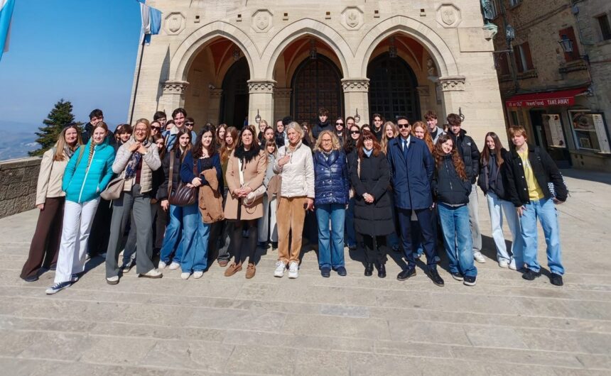 San Marino, il mito di Atlante incanta gli studenti Erasmus: delegazione di Graz in visita sul Titano