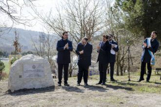 San Marino. Gli Eccellentissimi Capitani Reggenti insieme alla Segreteria di Stato per l’Istruzione e Cultura e alla Segreteria di Stato per il Territorio e l’Ambiente inaugurano il “Giardino delle Radici”