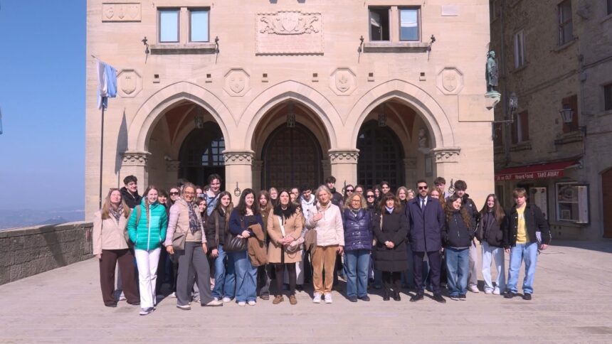 Studenti in Erasmus di un liceo austriaco alla scoperta delle bellezze del Titano