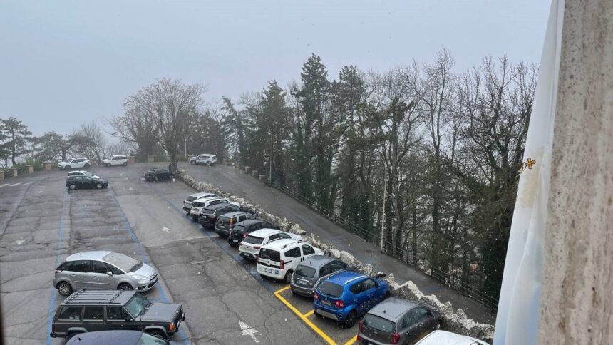 Allerta arancione in Romagna e a San Marino: torna l’inverno, primi fiocchi di neve a Città