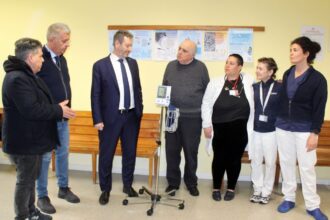 Donato un misuratore di pressione professionale al Centro Sanitario di Chiesanuova