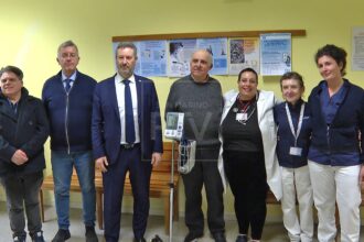 Chiesanuova: la Giunta dona un misuratore di pressione professionale al Centro Sanitario