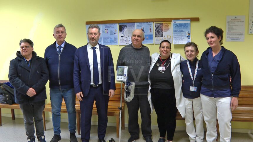 Chiesanuova: la Giunta dona un misuratore di pressione professionale al Centro Sanitario