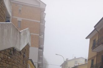 San Marino, ultimi fiocchi di neve sul Titano: viabilità regolare e temperature in risalita