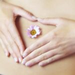 Endometriosi, l’esperto spiega sintomi, cure e impatto sulla fertilità: “Fondamentale riconoscerla presto”