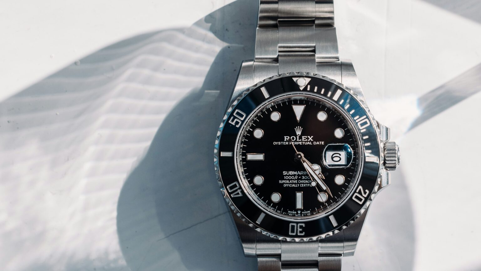 Finto “perito” ruba un Rolex da oltre 100mila euro: arrestato un 17enne