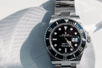 Finto “perito” ruba un Rolex da oltre 100mila euro: arrestato un 17enne