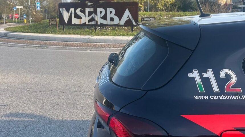 Ricatto sessuale online, 18enne denunciato dai Carabinieri