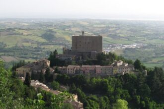 Montefiore, tensioni in consiglio: scontro su mozione Coldiretti e intervento dei vigili