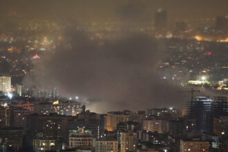 Quarto giorno di guerra in Medio Oriente. Riad, droni iraniani colpiscono l’ambasciata Usa. Israele invade il Libano