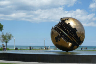 Cronaca. Pesaro, stop al fumo in spiaggia: dal primo aprile divieto totale tutto l’anno… E non è un “pesce”