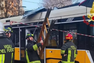Cronaca. Milano, deragliamento del Tram 9: indagini su un “buco” nelle immagini. Ipotesi guasto tecnico