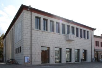 Cesenatico, sabato torna “La notte dei pupazzi”: i peluche dormono in biblioteca