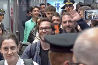 Rientrati da Dubai i quattro studenti riminesi: abbracci e sollievo a Malpensa