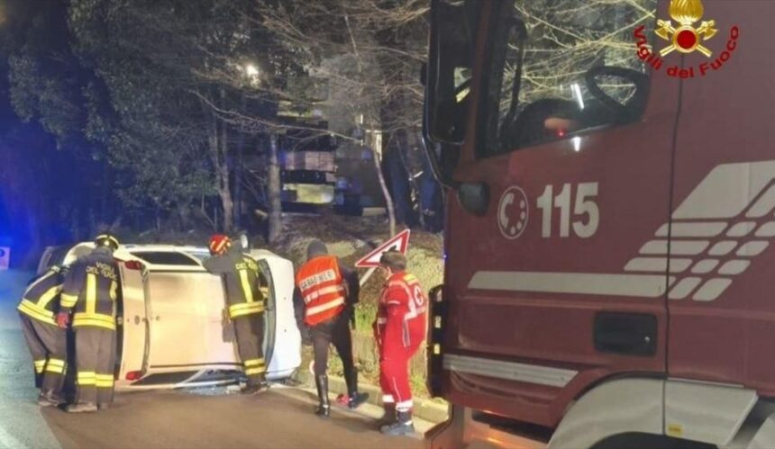Cronaca. Forlì, schianto nella notte a Meldola: auto si ribalta sulla SP4