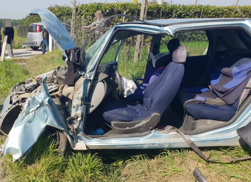 Cronaca. Santarcangelo, grave incidente sulla via Emilia: carambola tra due auto e un camion, 51enne al Bufalini