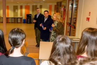 Riccione. “Un mare d’acqua”: il Comune distribuisce oltre 2.000 borracce agli studenti delle scuole primarie e secondarie di primo grado